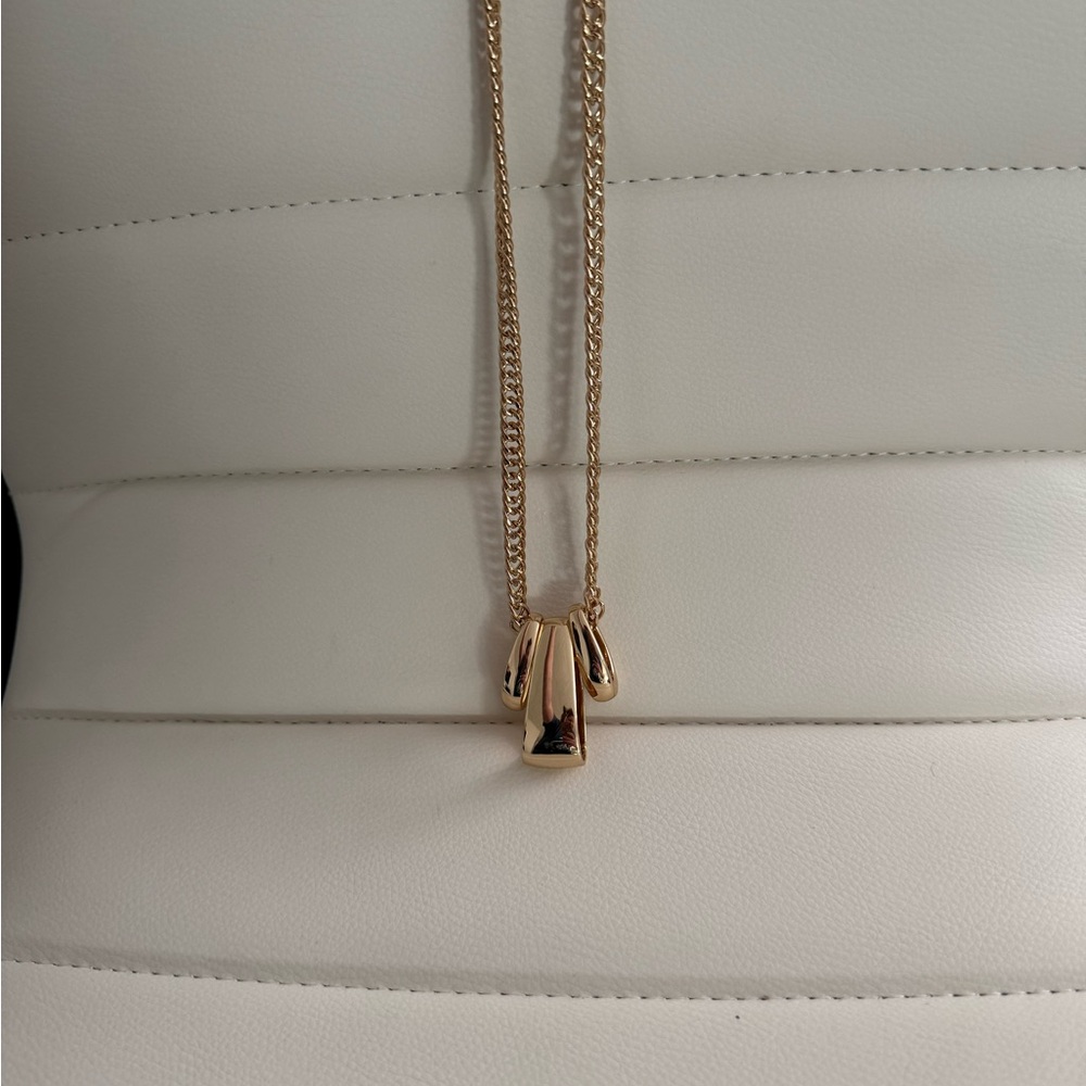 Gold Pendant Necklace